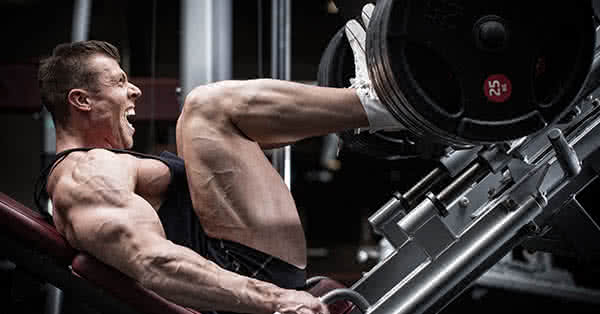 Sportaš može korištenjem kreatina postati jači. Creatine can make an athlete stronger.